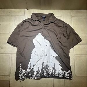 Forever 21 Wolf Graphic Button Front Shirt is a brown short-sleeve size medium